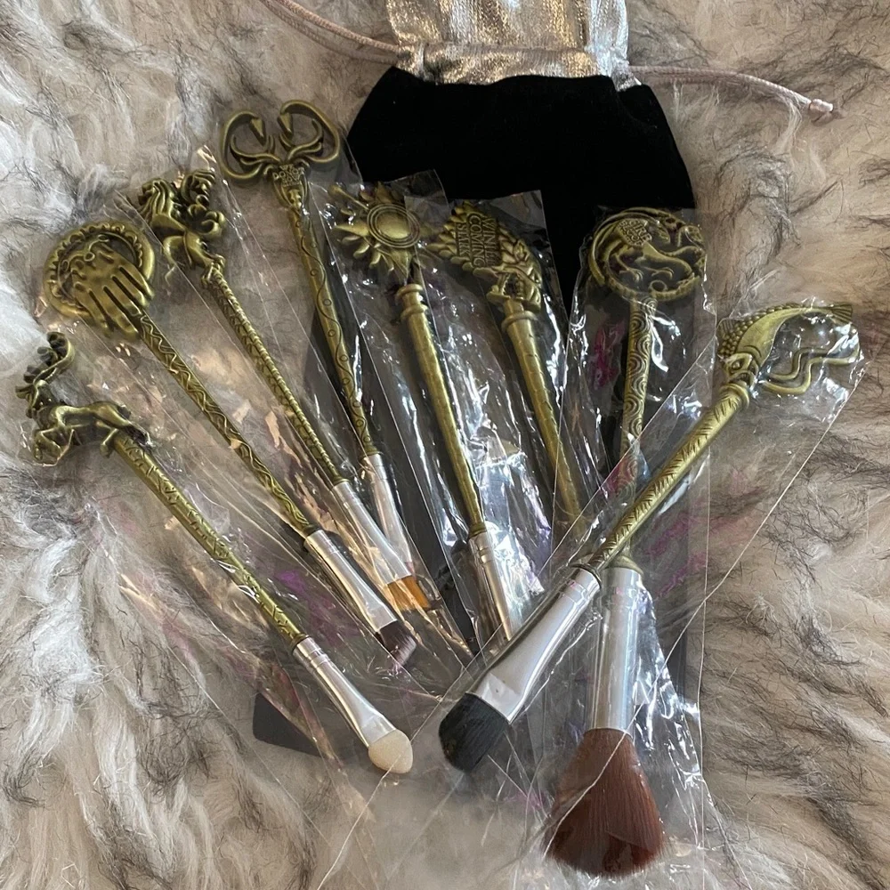NEW Ornate 8 Makeup Brush Set with Gold Handles